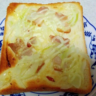 焼き豚と玉葱のトースト